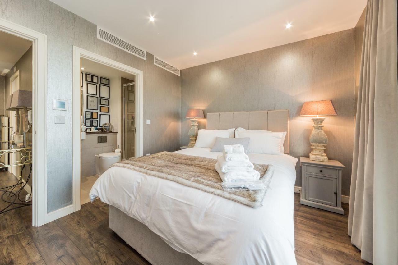 Kew Eye Apartments Brentford London Exterior photo